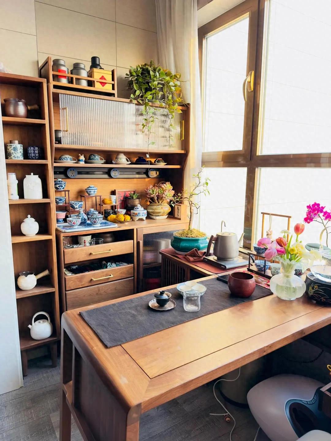 Ban công 5㎡ biến thành phòng trà phong cách Thiền, view toàn cảnh đẹp đến mức khiến hàng xóm phải dừng lại trầm trồ- Ảnh 1. Ban công 5㎡ biến thành phòng trà phong cách Thiền, view toàn cảnh đẹp đến mức khiến hàng xóm phải dừng lại trầm trồ- Ảnh 1.