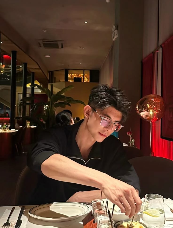 Cuộc sống đối lập của người thông minh thật và người thông minh giả- Ảnh 1. Cuộc sống đối lập của người thông minh thật và người thông minh giả- Ảnh 1.