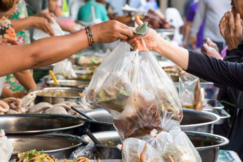 Mẹ 40 tuổi cắt bỏ tử cung , con gái dậy thì sớm: Nguyên nhân từ thực phẩm hằng ngày - Ảnh 1. Mẹ 40 tuổi cắt bỏ tử cung , con gái dậy thì sớm: Nguyên nhân từ thực phẩm hằng ngày - Ảnh 1.