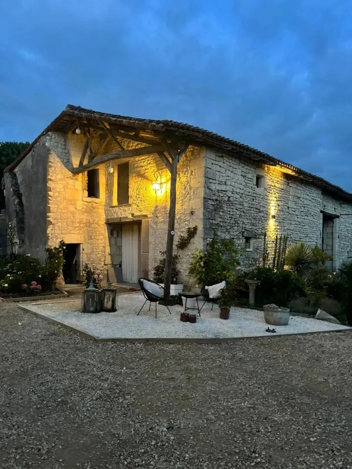 Cặp đôi người Anh cải tạo ngôi làng bỏ hoang thành khu nghỉ dưỡng sang trọng - Ảnh 7. Cặp đôi người Anh cải tạo ngôi làng bỏ hoang thành khu nghỉ dưỡng sang trọng - Ảnh 7.