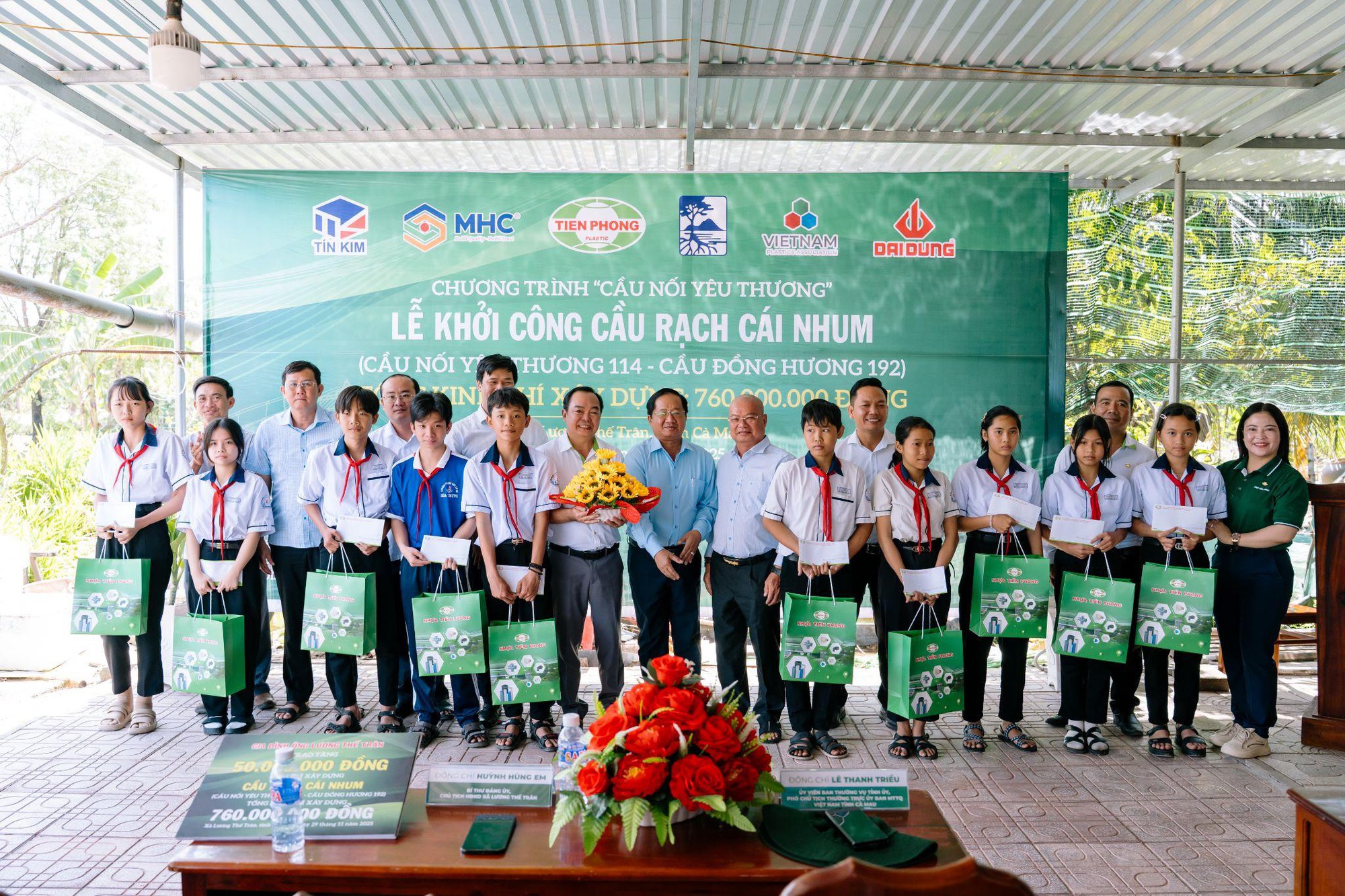 Nhựa Tiền Phong khởi công “Cầu nối yêu thương” số 114 tại Cà Mau - Ảnh 3. Nhựa Tiền Phong khởi công “Cầu nối yêu thương” số 114 tại Cà Mau - Ảnh 3.