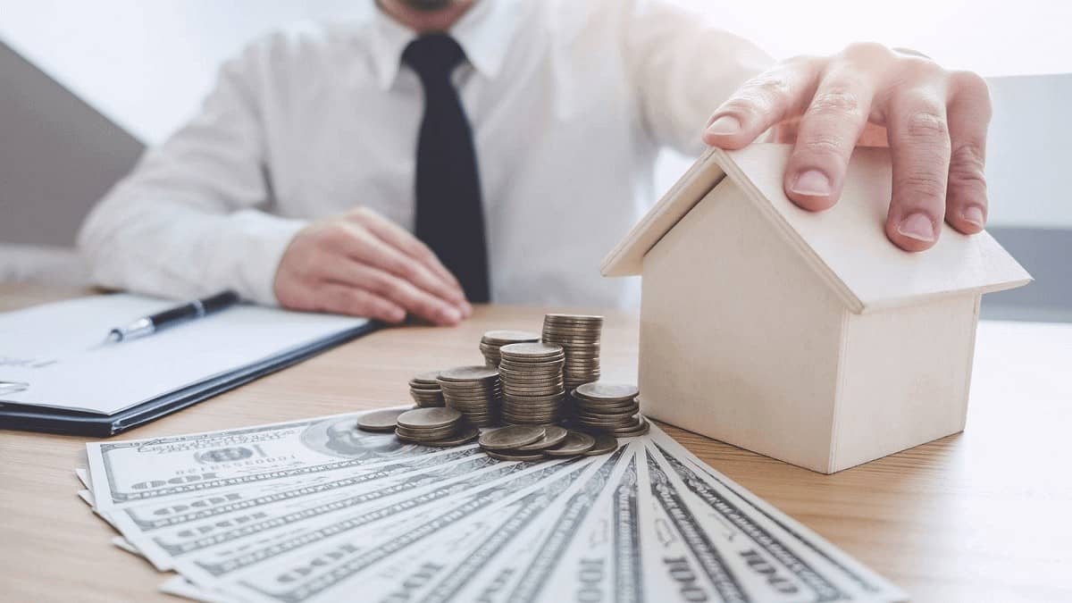 Siết nợ căn nhà duy nhất của người vay, ngân hàng phải hỗ trợ 12 tháng lương - Ảnh 1.