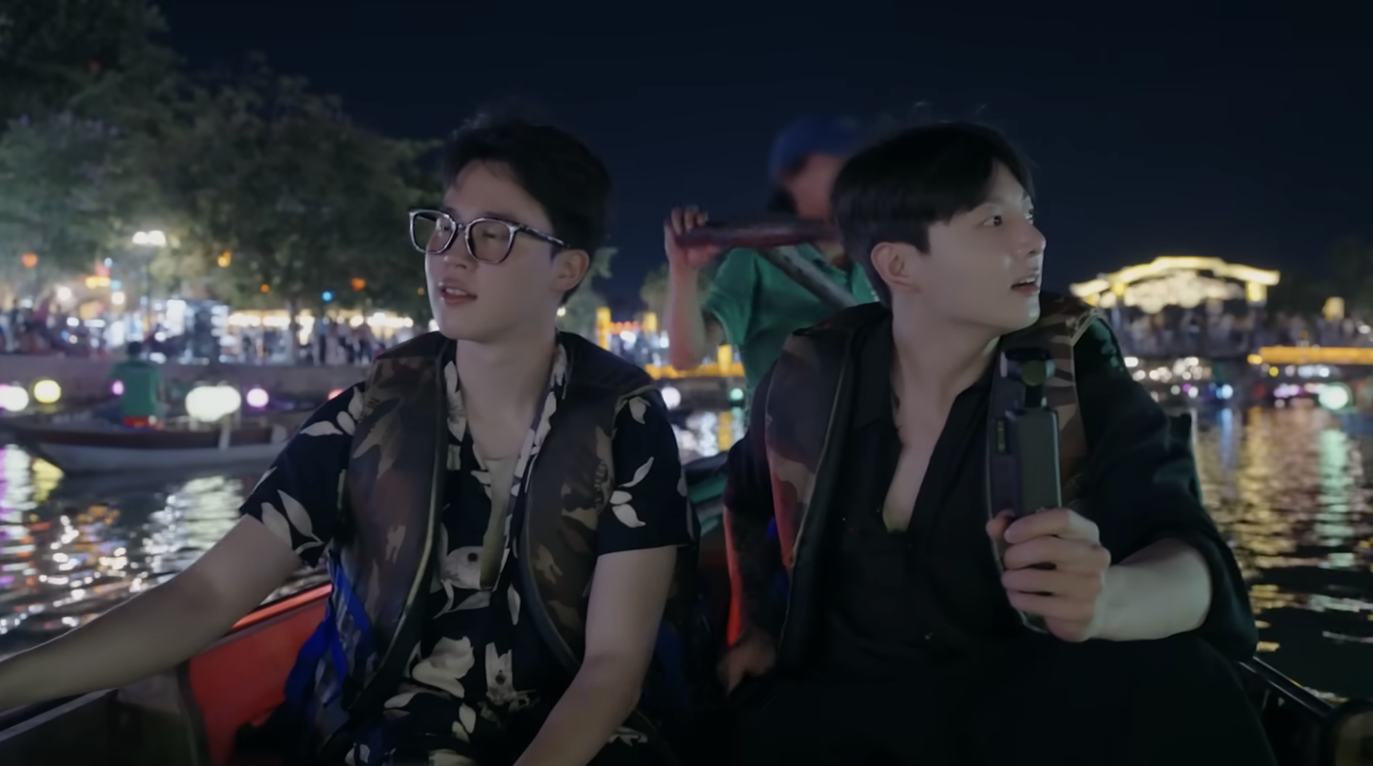 Jimin, Jungkook (BTS): "Đồ ăn Việt Nam ngon kinh khủng!" - Ảnh 4. Jimin, Jungkook (BTS): "Đồ ăn Việt Nam ngon kinh khủng!" - Ảnh 4.