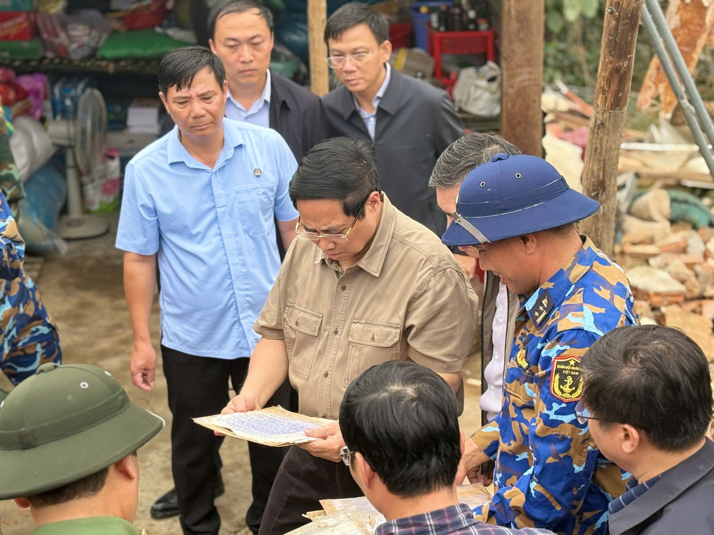 Thủ tướng yêu cầu chiến dịch tái thiết nhà ở cho đồng bào bị thiên tai - Ảnh 2. Thủ tướng yêu cầu chiến dịch tái thiết nhà ở cho đồng bào bị thiên tai - Ảnh 2.