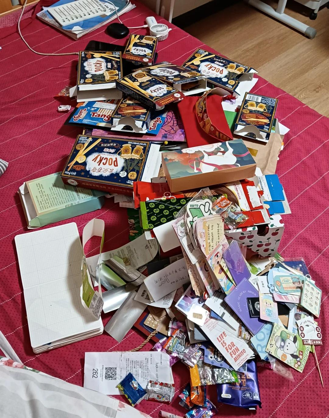 5 thứ trong nhà nên coi như rác mà vứt bỏ, nếu không có ngày gia đình gặp nguy- Ảnh 5. 5 thứ trong nhà nên coi như rác mà vứt bỏ, nếu không có ngày gia đình gặp nguy- Ảnh 5.