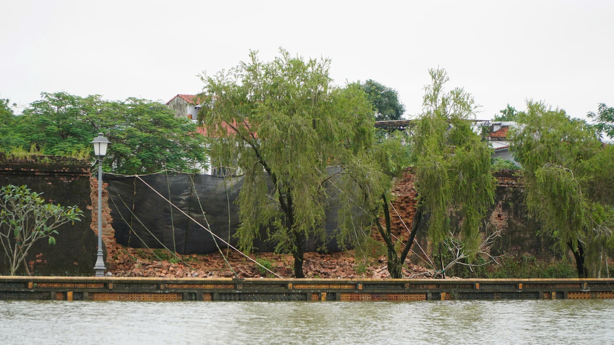 Thông tin chính thức về việc sập 15 m tường Hoàng thành Huế - Ảnh 2.