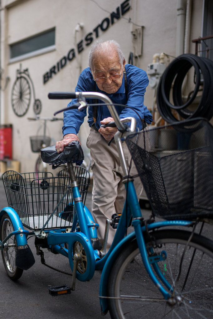 Những cụ già Nhật Bản trăm tuổi vẫn đi làm- Ảnh 1.