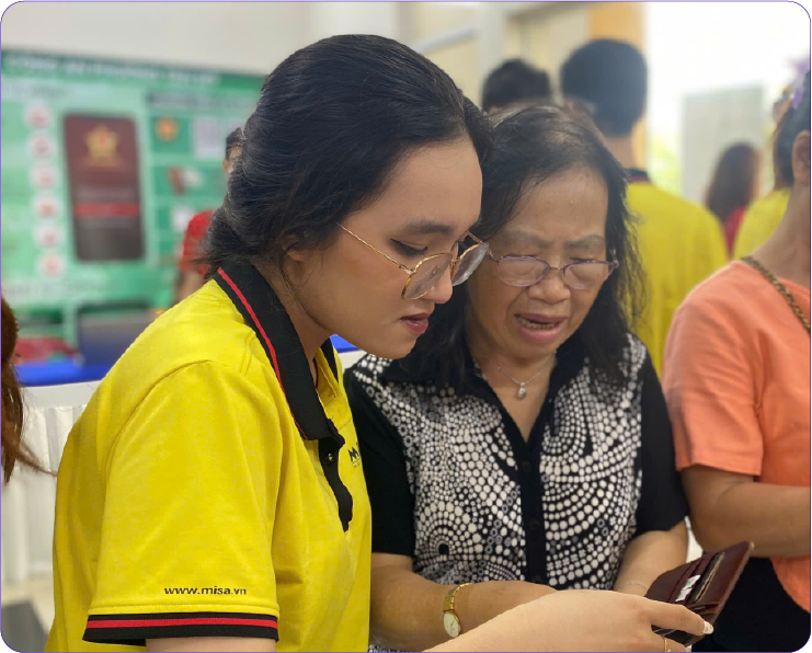 60 ngày đêm đi từng ngõ, gõ từng quầy cùng hộ kinh doanh chuyển thuế khoán sang kê khai - Ảnh 5. 60 ngày đêm đi từng ngõ, gõ từng quầy cùng hộ kinh doanh chuyển thuế khoán sang kê khai - Ảnh 6.