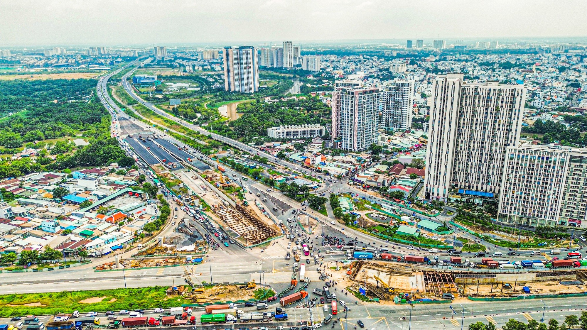 Vẽ lại bản đồ giao thông khu Đông: Tuyến đường dài 660m xuyên qua đô thị quốc tế “tỷ đô” chuẩn bị thông xe, giảm ùn tắc cho nút giao lớn nhất TP HCM - Ảnh 7. Vẽ lại bản đồ giao thông khu Đông: Tuyến đường dài 660m xuyên qua đô thị quốc tế “tỷ đô” chuẩn bị thông xe, giảm ùn tắc cho nút giao lớn nhất TP HCM - Ảnh 7.