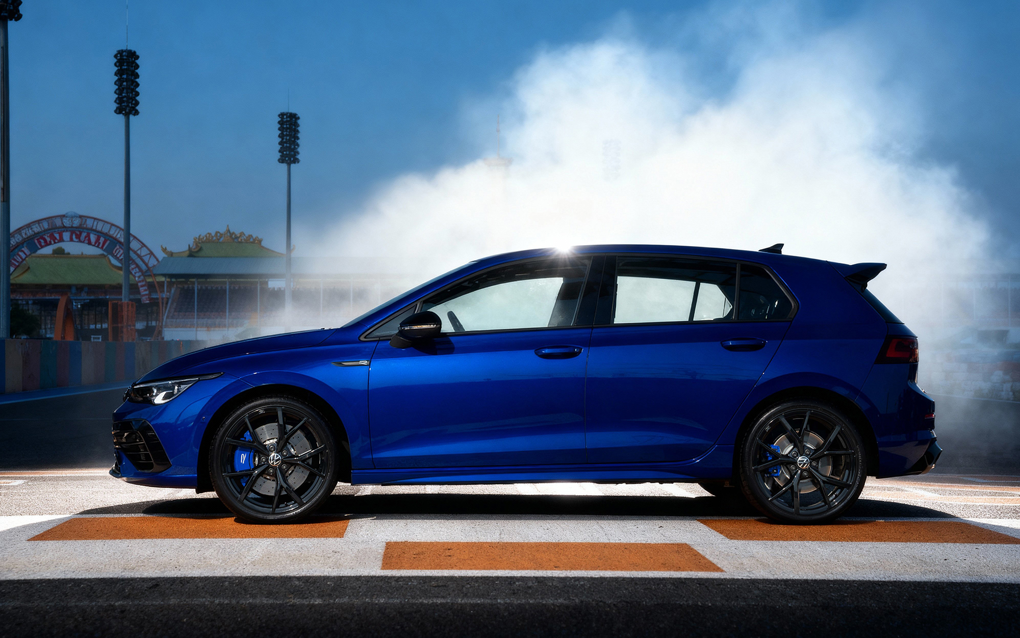 Volkswagen Golf ra mắt Việt Nam: Giá từ 798 triệu đồng, 6 phiên bản, mạnh nhất gần 320hp, thách thức Civic- Ảnh 6. Volkswagen Golf ra mắt Việt Nam: Giá từ 798 triệu đồng, 6 phiên bản, mạnh nhất gần 320hp, thách thức Civic- Ảnh 6.