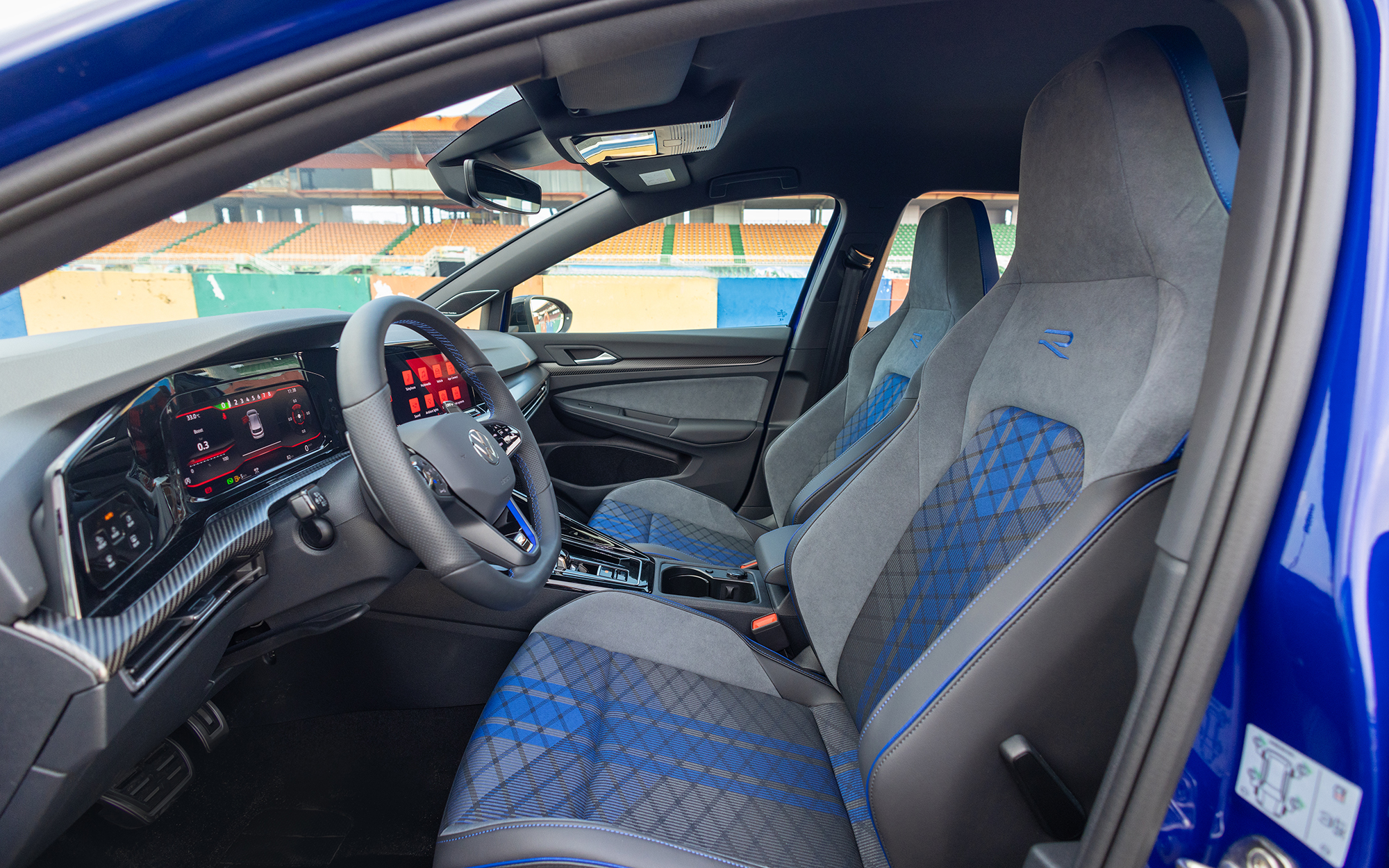 Volkswagen Golf ra mắt Việt Nam: Giá từ 798 triệu đồng, 6 phiên bản, mạnh nhất gần 320hp, thách thức Civic- Ảnh 14. Volkswagen Golf ra mắt Việt Nam: Giá từ 798 triệu đồng, 6 phiên bản, mạnh nhất gần 320hp, thách thức Civic- Ảnh 14.