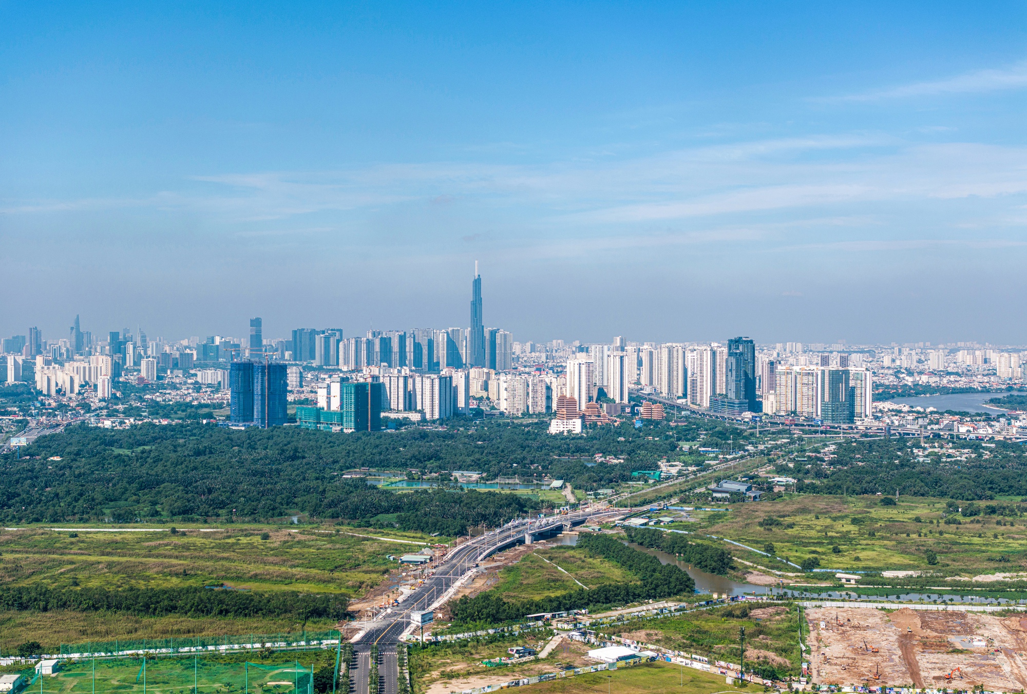 Vẽ lại bản đồ giao thông khu Đông: Tuyến đường dài 660m xuyên qua đô thị quốc tế “tỷ đô” chuẩn bị thông xe, giảm ùn tắc cho nút giao lớn nhất TP HCM - Ảnh 1. Vẽ lại bản đồ giao thông khu Đông: Tuyến đường dài 660m xuyên qua đô thị quốc tế “tỷ đô” chuẩn bị thông xe, giảm ùn tắc cho nút giao lớn nhất TP HCM - Ảnh 1.