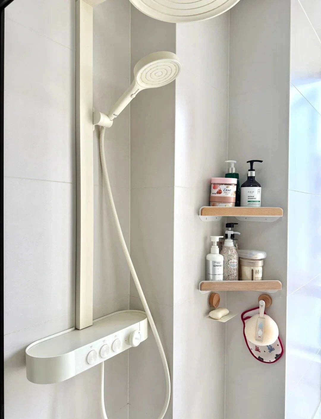 Căn hộ của người phụ nữ 37 tuổi gây sốt vì phòng tắm chỉ 1,4m² mà sang chảnh hơn cả khách sạn 5 sao- Ảnh 4.