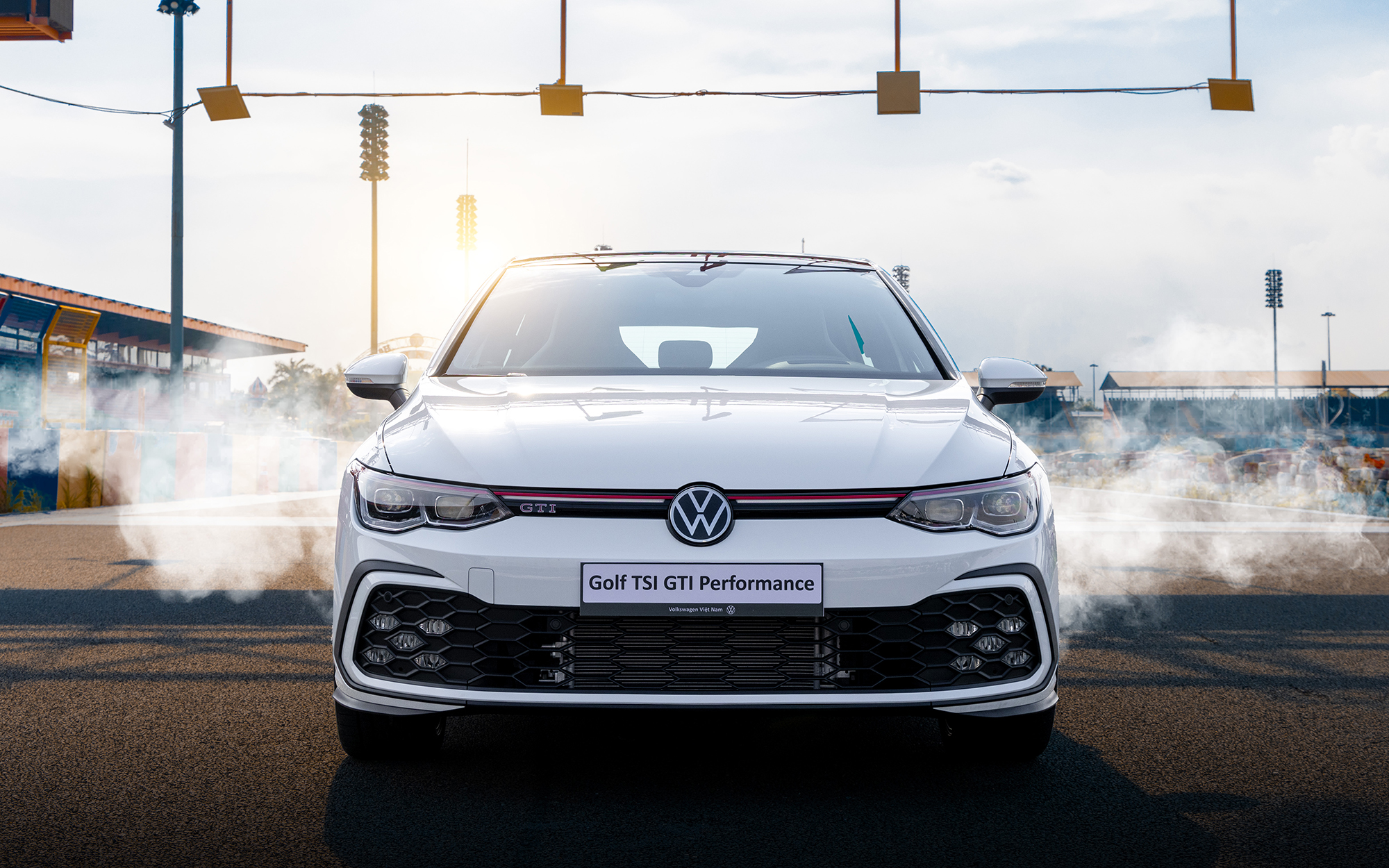 Volkswagen Golf ra mắt Việt Nam: Giá từ 798 triệu đồng, 6 phiên bản, mạnh nhất gần 320hp, thách thức Civic- Ảnh 2. Volkswagen Golf ra mắt Việt Nam: Giá từ 798 triệu đồng, 6 phiên bản, mạnh nhất gần 320hp, thách thức Civic- Ảnh 2.