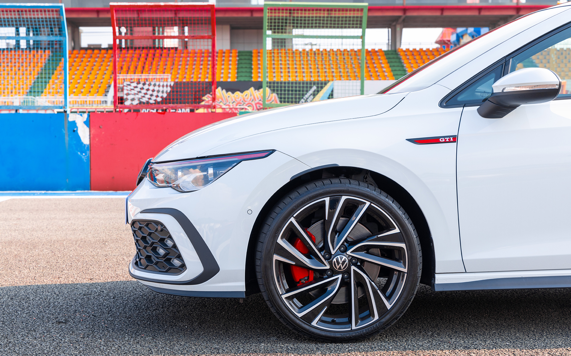 Volkswagen Golf ra mắt Việt Nam: Giá từ 798 triệu đồng, 6 phiên bản, mạnh nhất gần 320hp, thách thức Civic- Ảnh 4. Volkswagen Golf ra mắt Việt Nam: Giá từ 798 triệu đồng, 6 phiên bản, mạnh nhất gần 320hp, thách thức Civic- Ảnh 4.