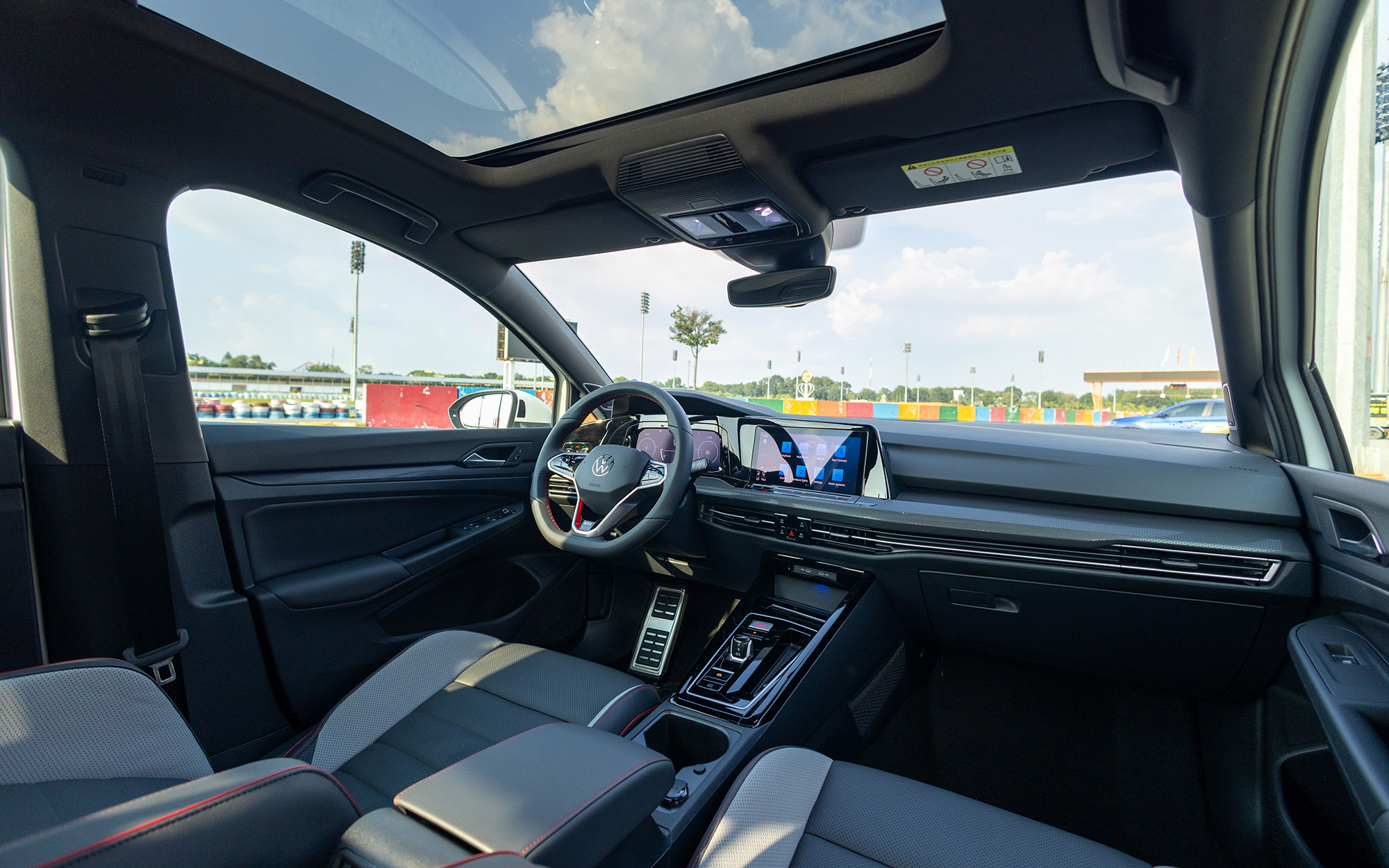 Volkswagen Golf ra mắt Việt Nam: Giá từ 798 triệu đồng, 6 phiên bản, mạnh nhất gần 320hp, thách thức Civic- Ảnh 12. Volkswagen Golf ra mắt Việt Nam: Giá từ 798 triệu đồng, 6 phiên bản, mạnh nhất gần 320hp, thách thức Civic- Ảnh 12.