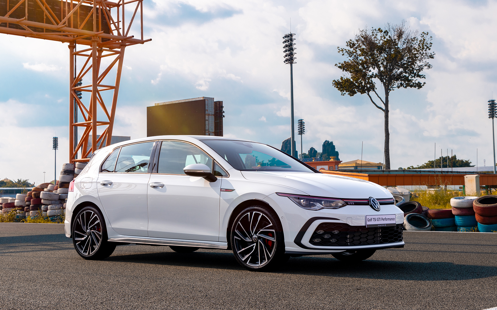 Volkswagen Golf ra mắt Việt Nam: Giá từ 798 triệu đồng, 6 phiên bản, mạnh nhất gần 320hp, thách thức Civic- Ảnh 8. Volkswagen Golf ra mắt Việt Nam: Giá từ 798 triệu đồng, 6 phiên bản, mạnh nhất gần 320hp, thách thức Civic- Ảnh 8.