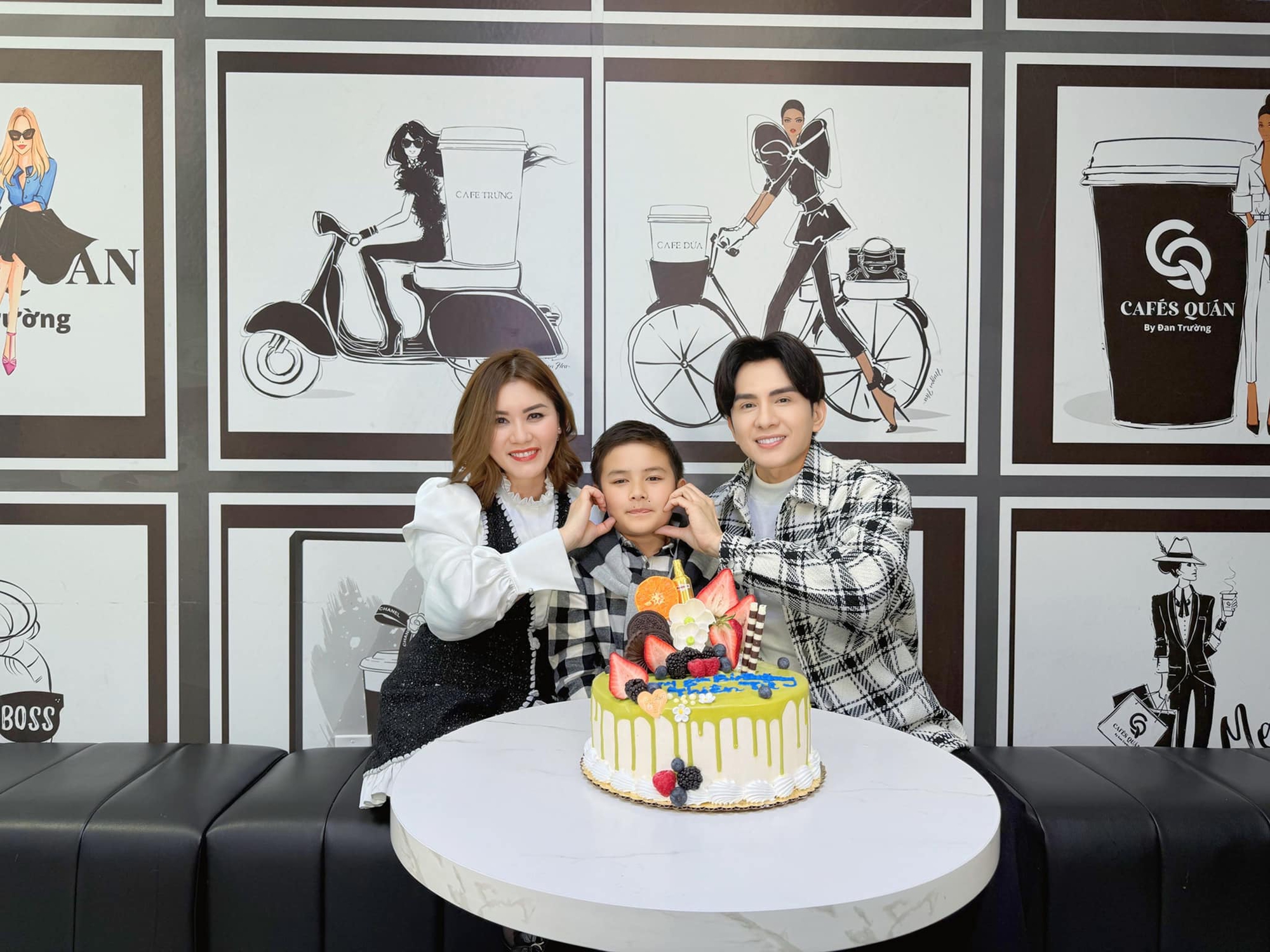 Con trai 8 tuổi của Đan Trường có 3 công ty: Thương hiệu ở Campuchia được mở với mục đích bất ngờ- Ảnh 8. Con trai 8 tuổi của Đan Trường có 3 công ty: Thương hiệu ở Campuchia được mở với mục đích bất ngờ- Ảnh 8.