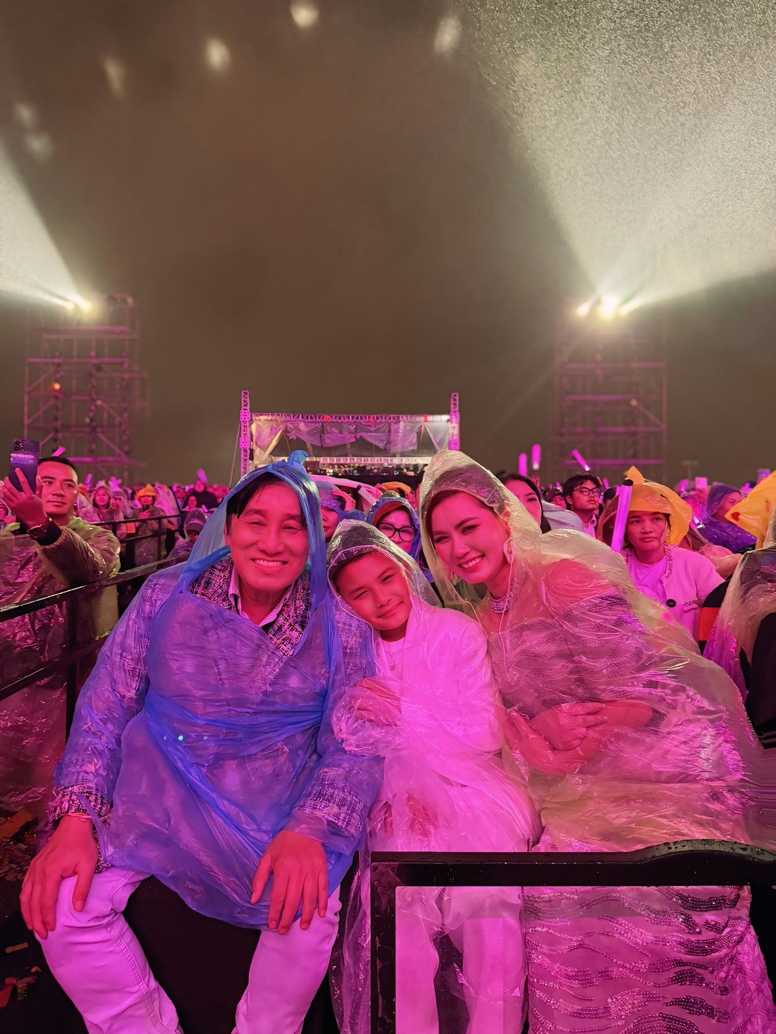 Con trai 8 tuổi của Đan Trường có 3 công ty: Thương hiệu ở Campuchia được mở với mục đích bất ngờ- Ảnh 6. Con trai 8 tuổi của Đan Trường có 3 công ty: Thương hiệu ở Campuchia được mở với mục đích bất ngờ- Ảnh 6.