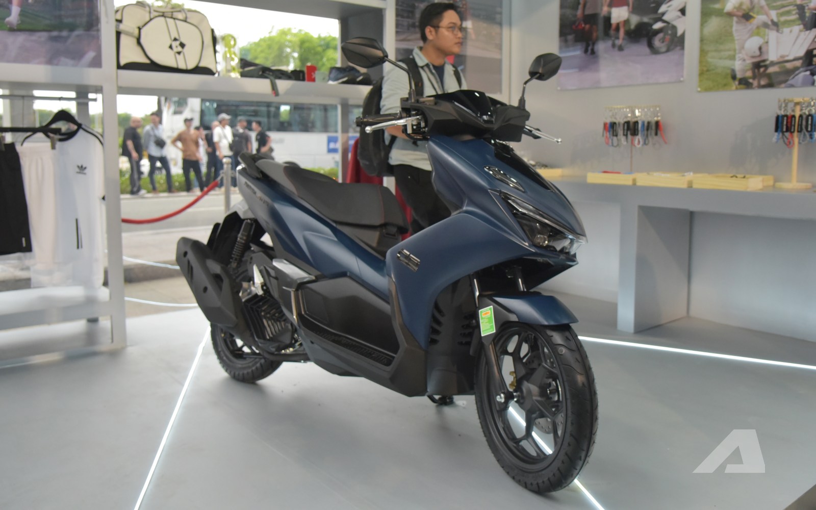 Honda Việt Nam đồng loạt ra 3 xe máy mới: Đều là xe tay ga, giá bán 40-104 triệu đồng, có mẫu cốp ‘siêu rộng’- Ảnh 4. Honda Việt Nam đồng loạt ra 3 xe máy mới: Đều là xe tay ga, giá bán 40-104 triệu đồng, có mẫu cốp ‘siêu rộng’- Ảnh 4.