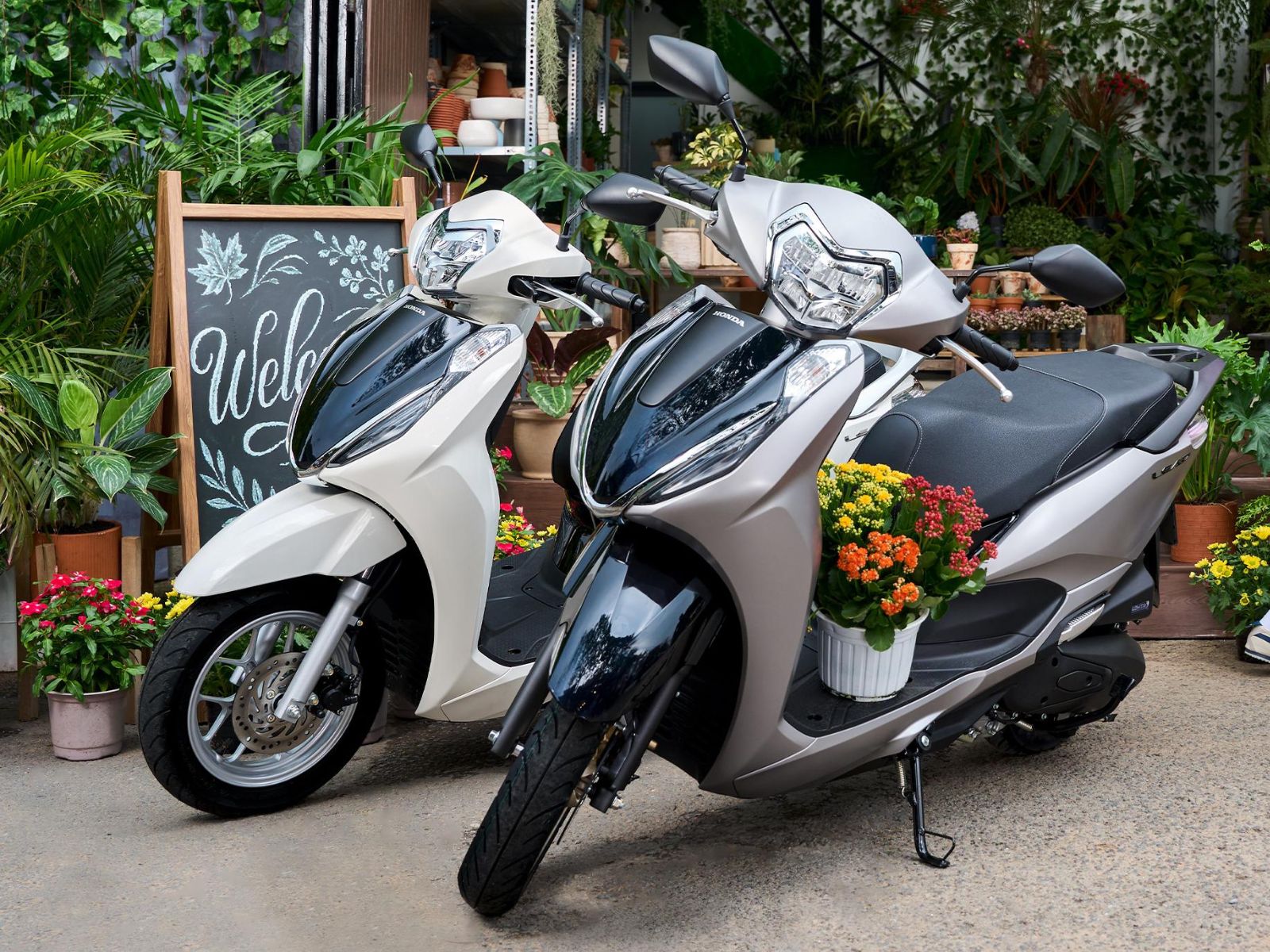 Honda Việt Nam đồng loạt ra 3 xe máy mới: Đều là xe tay ga, giá bán 40-104 triệu đồng, có mẫu cốp ‘siêu rộng’- Ảnh 7. Honda Việt Nam đồng loạt ra 3 xe máy mới: Đều là xe tay ga, giá bán 40-104 triệu đồng, có mẫu cốp ‘siêu rộng’- Ảnh 7.