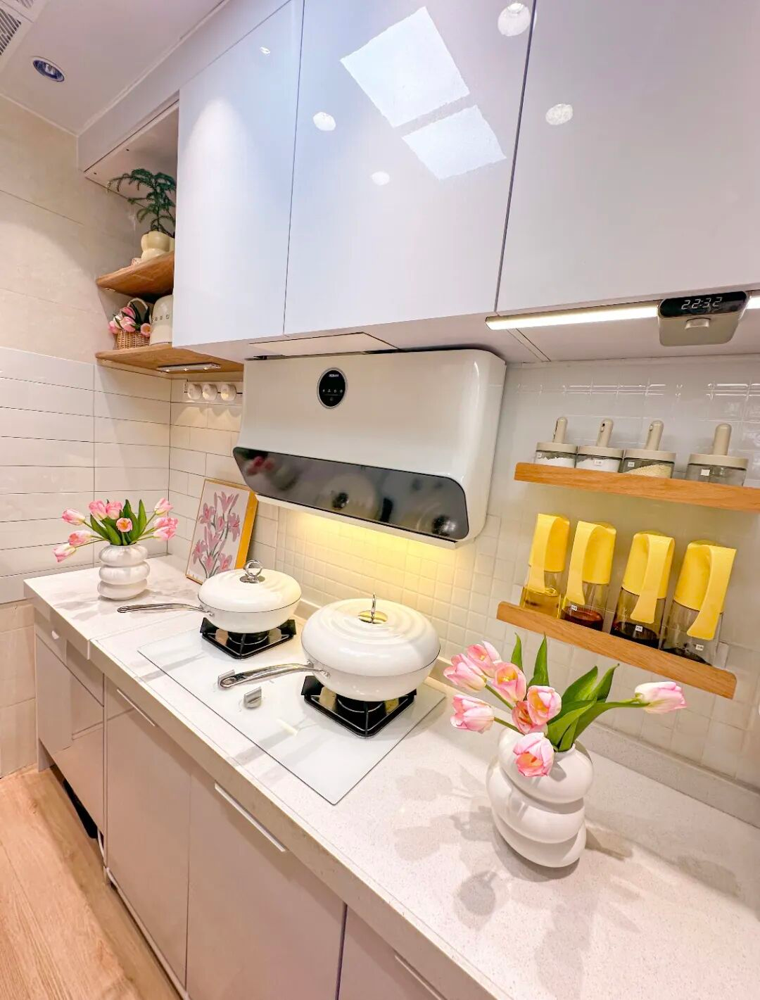 Căn bếp 3m² của người phụ nữ trung niên khiến mạng xã hội trầm trồ: Nhỏ nhưng sang, gọn, như một góc sống trong mơ- Ảnh 6. Căn bếp 3m² của người phụ nữ trung niên khiến mạng xã hội trầm trồ: Nhỏ nhưng sang, gọn, như một góc sống trong mơ- Ảnh 6.