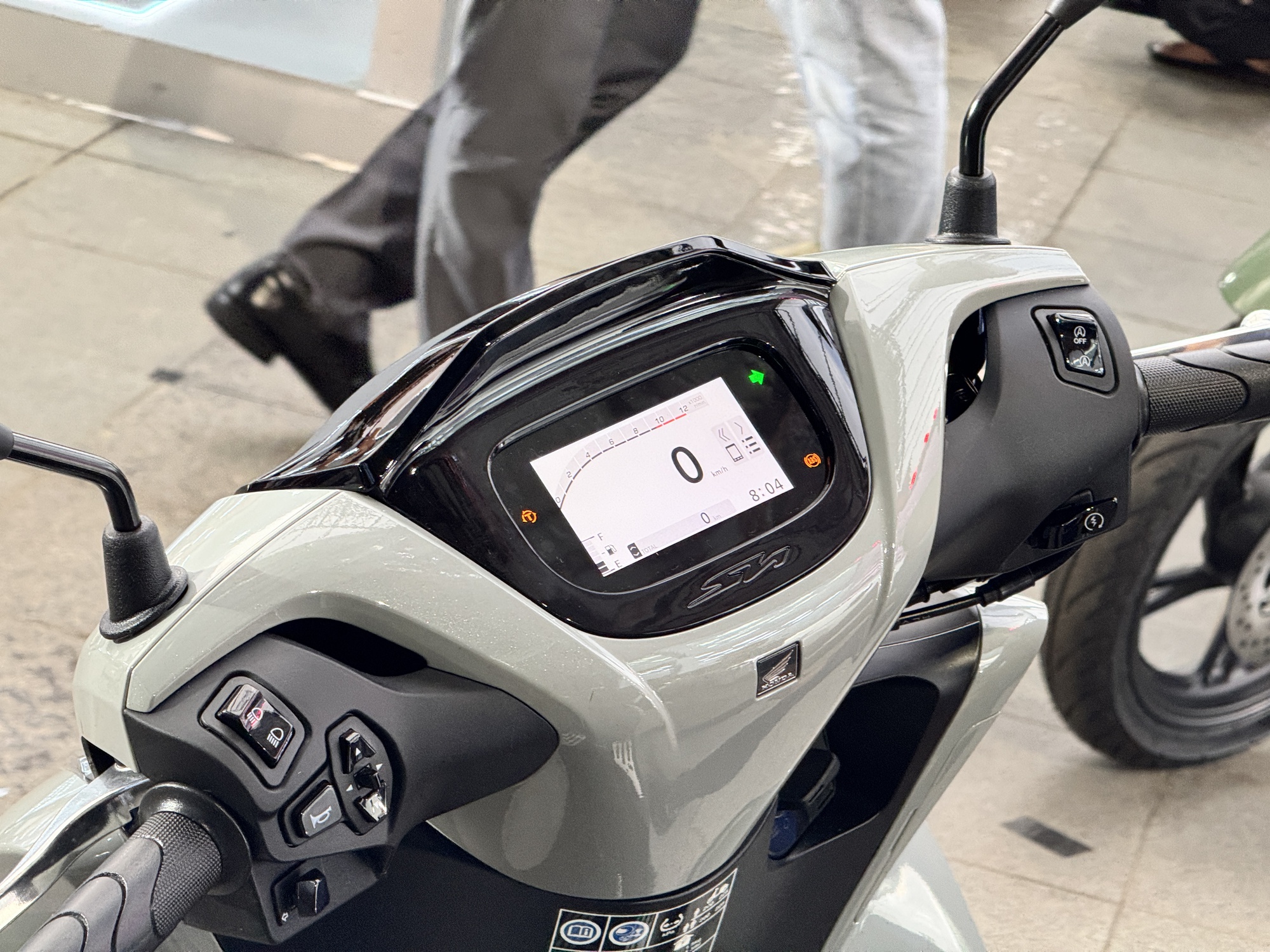 Honda Việt Nam đồng loạt ra 3 xe máy mới: Đều là xe tay ga, giá bán 40-104 triệu đồng, có mẫu cốp ‘siêu rộng’- Ảnh 2. Honda Việt Nam đồng loạt ra 3 xe máy mới: Đều là xe tay ga, giá bán 40-104 triệu đồng, có mẫu cốp ‘siêu rộng’- Ảnh 2.