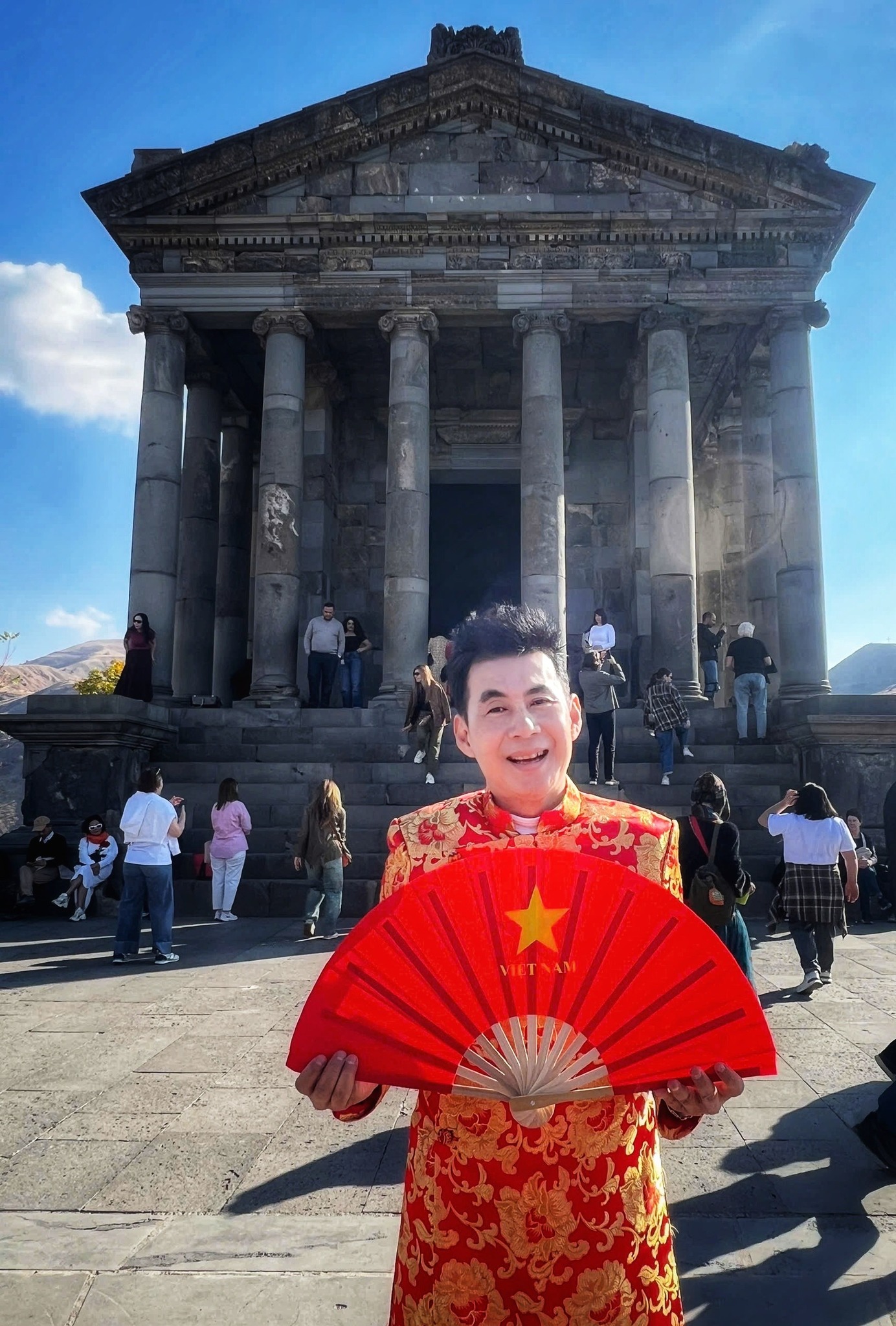 Tài sản trị giá "2.000 cây vàng" của ca sĩ Đoan Trường - Ảnh 5.