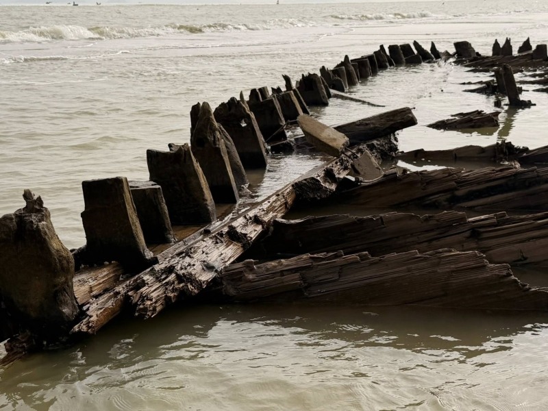 Sau bão Kalmaegi, người dân bất ngờ phát hiện vật lạ dài, báu vật từng mất dấu nay lại hiện rõ mồn một, công nghệ phân tích có gì?- Ảnh 2. Sau bão Kalmaegi, người dân bất ngờ phát hiện vật lạ dài, báu vật từng mất dấu nay lại hiện rõ mồn một, công nghệ phân tích có gì?- Ảnh 2.