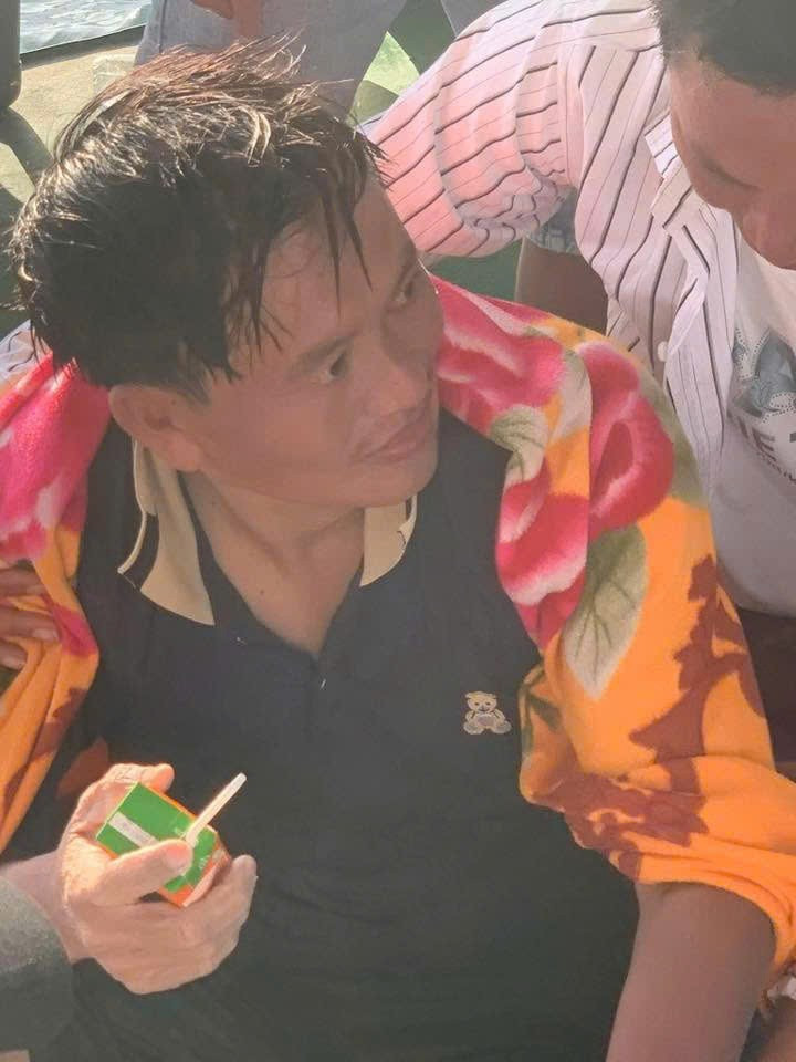 Phép màu 3 người đàn ông Lý Sơn trở về sau 48 giờ trôi dạt giữa biển bão số 13- Ảnh 2.