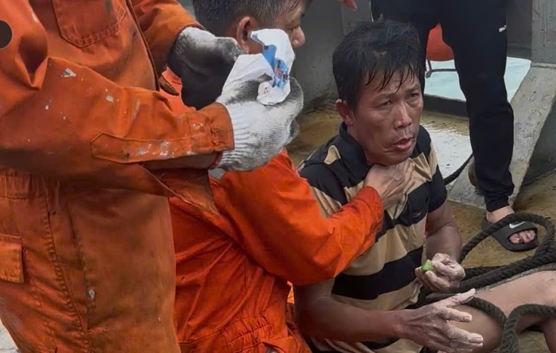 Phép màu 3 người đàn ông Lý Sơn trở về sau 48 giờ trôi dạt giữa biển bão số 13- Ảnh 1.