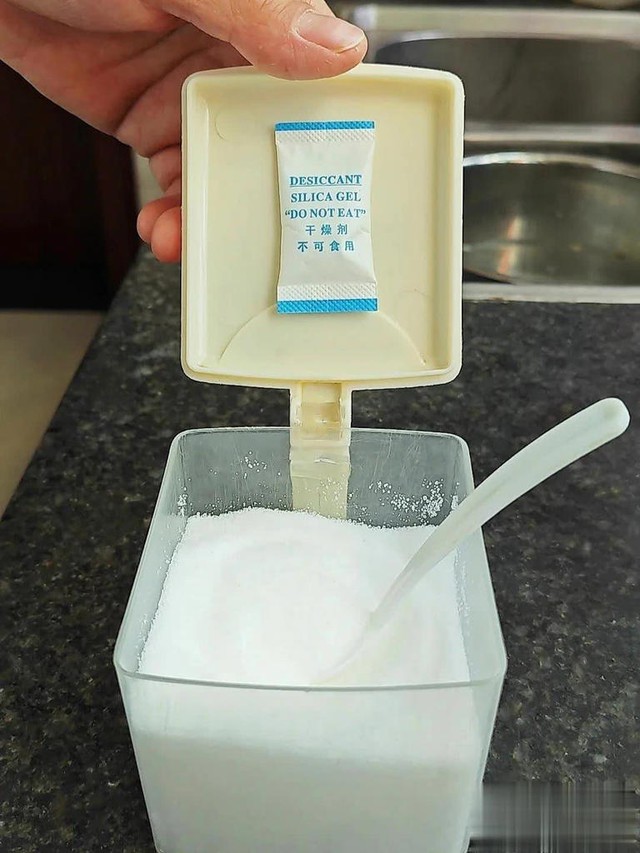 Đừng vội vứt gói hút ẩm trong túi đồ ăn, đặt ở đây bạn sẽ thấy hiệu quả "vàng 10"- Ảnh 1.