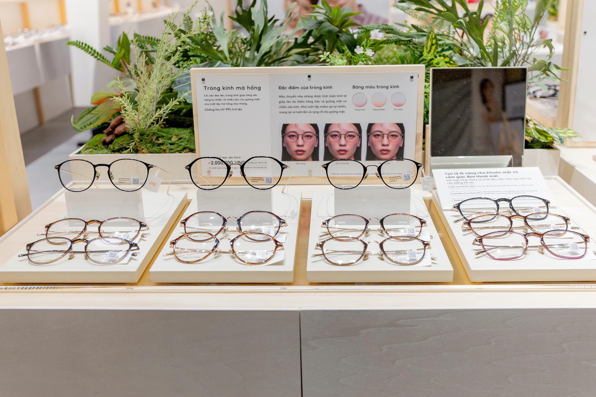 JINS đặt bước chân đầu tiên tại Tp.HCM, mang “kính nhẹ như không” tới người tiêu dùng Việt- Ảnh 2. JINS đặt bước chân đầu tiên tại Tp.HCM, mang “kính nhẹ như không” tới người tiêu dùng Việt- Ảnh 2.