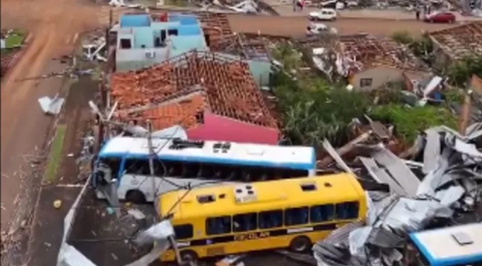 Lốc xoáy “chưa từng có” san bằng 90% thị trấn Brazil- Ảnh 4.