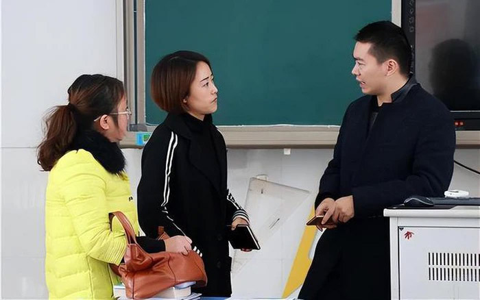 6 tin nhắn ông bố gửi cô giáo giữa đêm khiến loạt phụ huynh "DẬY SÓNG": Bạn đứng về phía nào? - Ảnh 2. 6 tin nhắn ông bố gửi cô giáo giữa đêm khiến loạt phụ huynh "DẬY SÓNG": Bạn đứng về phía nào? - Ảnh 2.