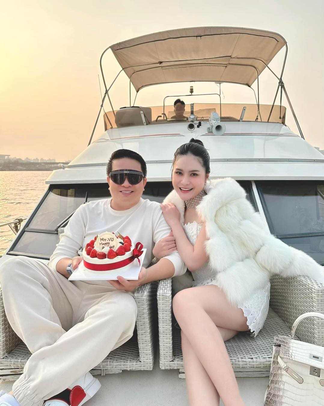 Bay màu danh xưng “nữ đại gia quận 7” của Đoàn Di Băng- Ảnh 15.