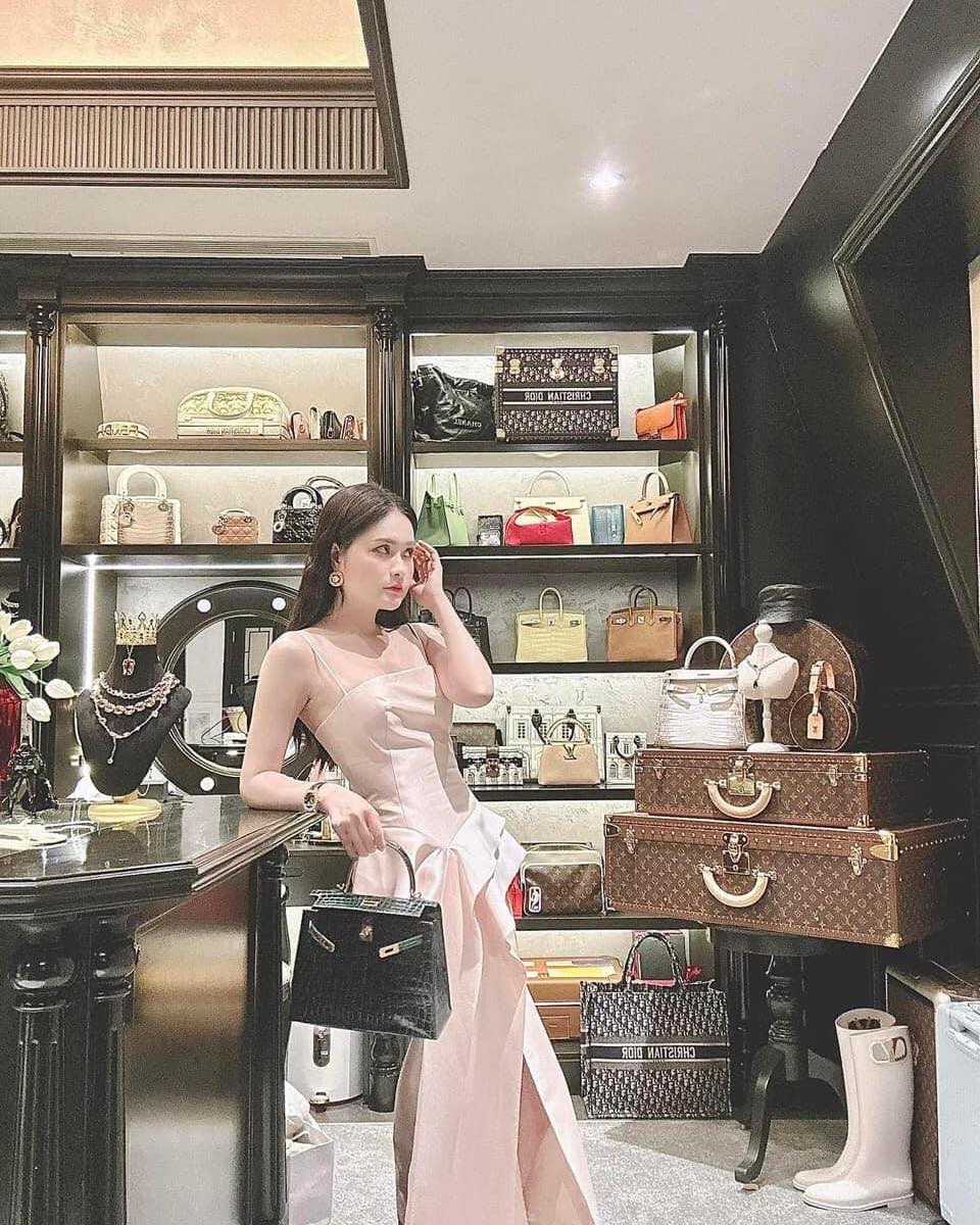 Bay màu danh xưng “nữ đại gia quận 7” của Đoàn Di Băng- Ảnh 17.