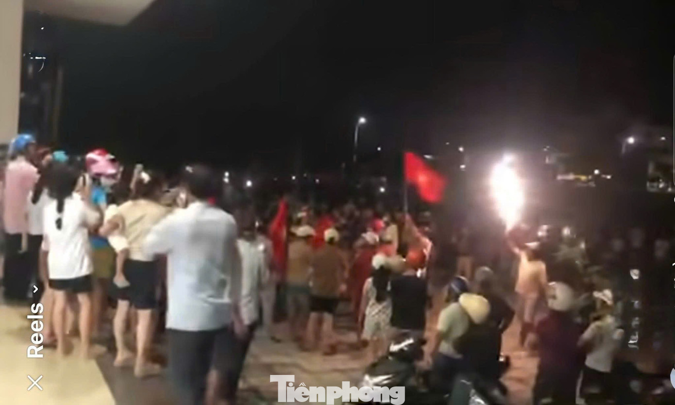 Phép màu 3 người đàn ông Lý Sơn trở về sau 48 giờ trôi dạt giữa biển bão số 13- Ảnh 3.