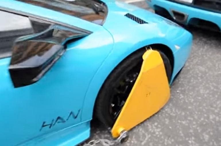 Khổ như gia đình hoàng gia này: Bỏ 60.000 tỷ mua bách hoá nổi tiếng bậc nhất thế giới vẫn bị khoá bánh, phạt 3 triệu đồng vì đỗ siêu xe ngay chân toà nhà- Ảnh 4.