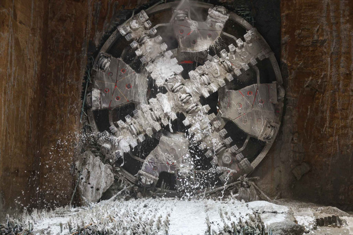 Robot đào hầm ' Thần tốc ' hoàn thành khoan tuyến metro Nhổn - ga Hà Nội - Ảnh 1. Robot đào hầm ' Thần tốc ' hoàn thành khoan tuyến metro Nhổn - ga Hà Nội - Ảnh 1.