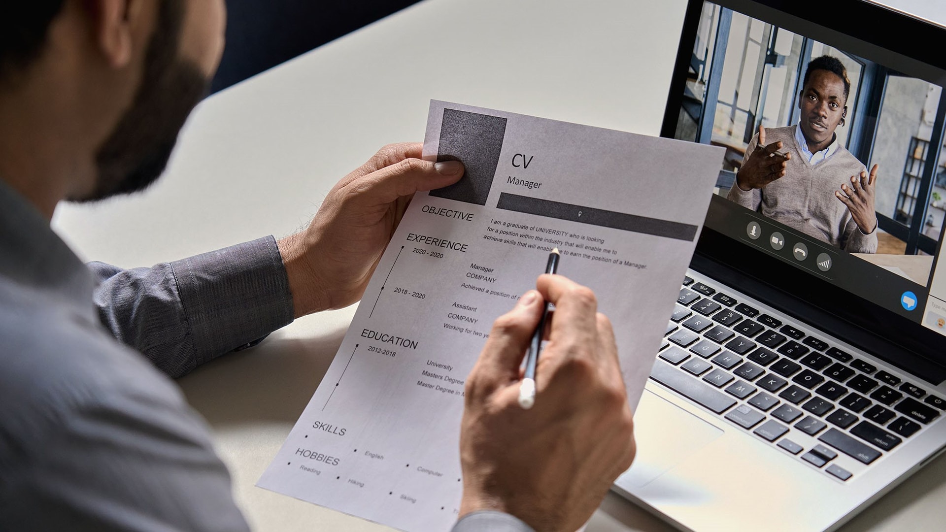 Áp lực nhan sắc trong giới công sở: Thăng tiến nhờ ngọai hình hoàn hảo - Ảnh 4. Áp lực nhan sắc trong giới công sở: Thăng tiến nhờ ngọai hình hoàn hảo - Ảnh 4.