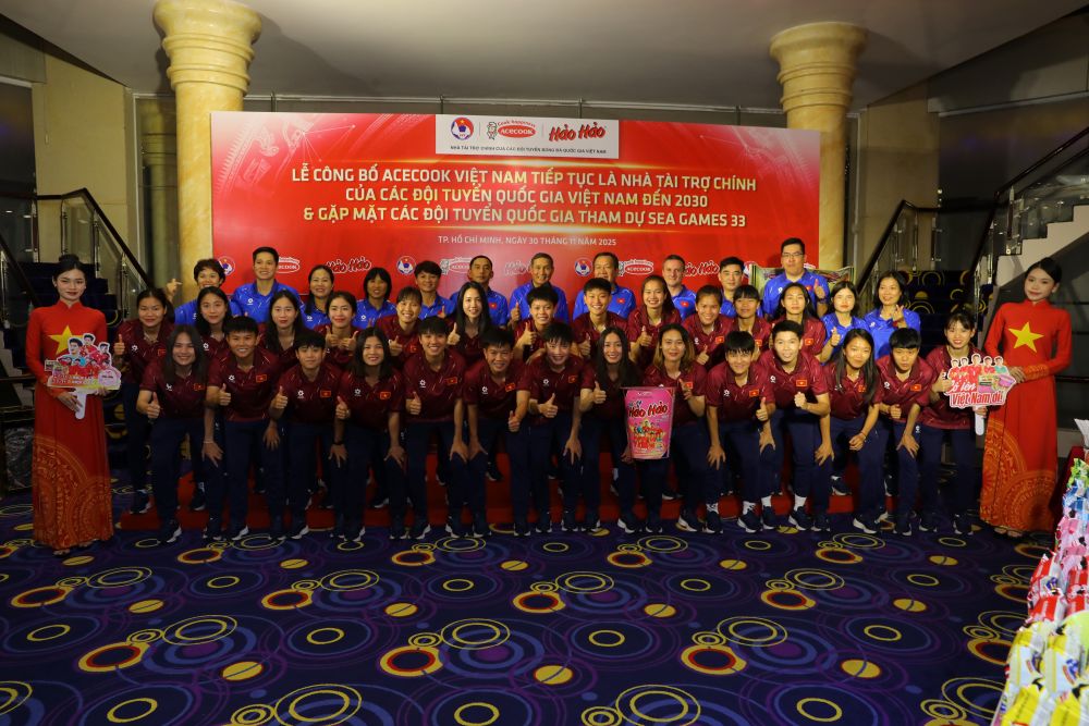 U22 Việt Nam và tuyển nữ ủng hộ đồng bào miền Trung 100 triệu đồng trước SEA Games 33 - Ảnh 1. U22 Việt Nam và tuyển nữ ủng hộ đồng bào miền Trung 100 triệu đồng trước SEA Games 33 - Ảnh 1.