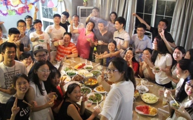 Họp lớp 26 triệu đồng: Bạn học giàu và sự phẫn nộ của cả lớp - Ảnh 2. Họp lớp 26 triệu đồng: Bạn học giàu và sự phẫn nộ của cả lớp - Ảnh 2.