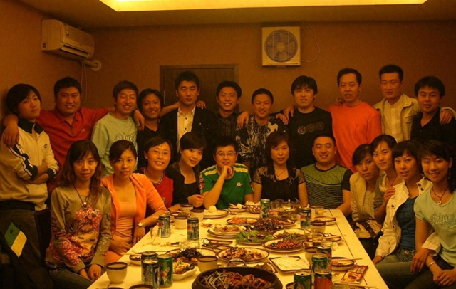 Họp lớp 26 triệu đồng: Bạn học giàu và sự phẫn nộ của cả lớp - Ảnh 1. Họp lớp 26 triệu đồng: Bạn học giàu và sự phẫn nộ của cả lớp - Ảnh 1.