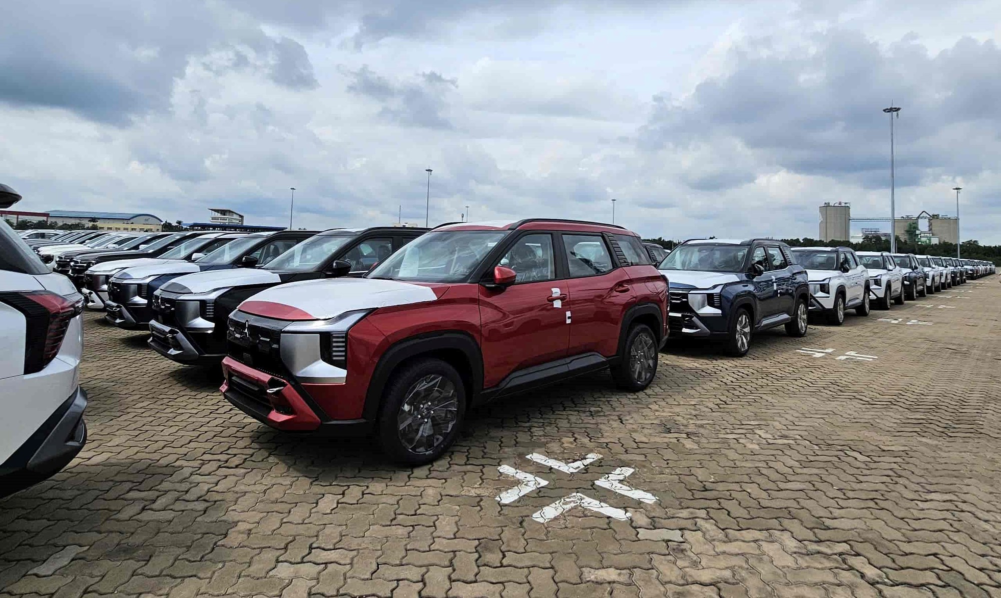 Mitsubishi Outlander ngừng nhận cọc: Tượng đài SUV tại Việt Nam đối mặt với án tử - Ảnh 6. Mitsubishi Outlander ngừng nhận cọc: Tượng đài SUV tại Việt Nam đối mặt với án tử - Ảnh 6.