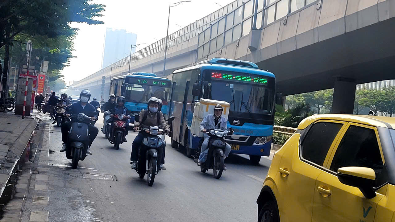 Chất lượng không khí Hà Nội tiếp tục xấu , đứng trong top 5 thành phố ô nhiễm nhất thế giới - Ảnh 1. Chất lượng không khí Hà Nội tiếp tục xấu , đứng trong top 5 thành phố ô nhiễm nhất thế giới - Ảnh 1.