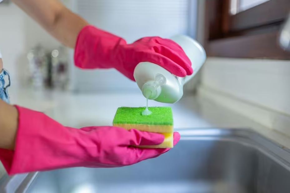 Nhà bếp có 1 thứ cực bẩn mà bạn vẫn vô tư sử dụng hằng ngày: 1 điều cần làm ngay