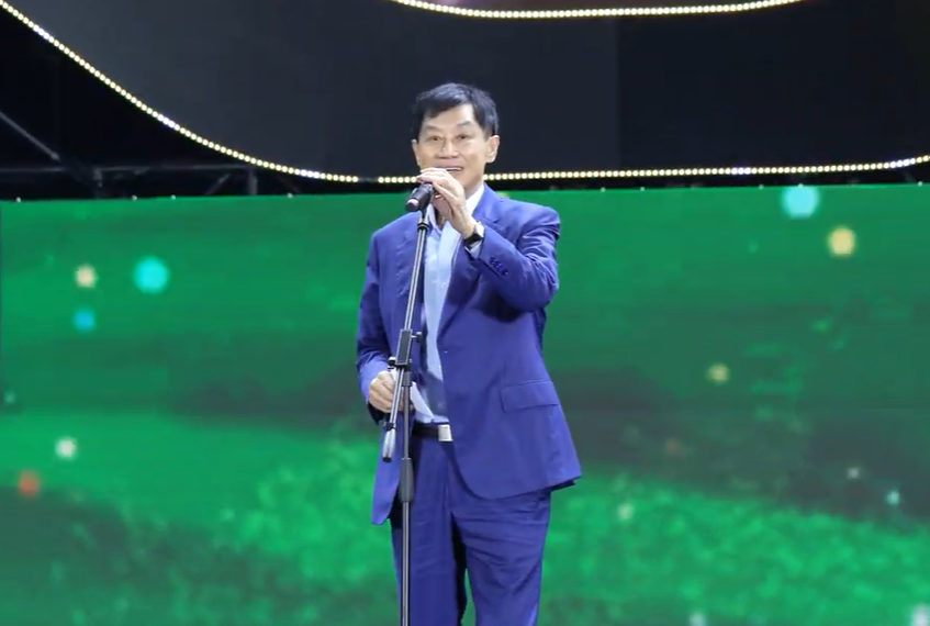 Ông Jonathan Hạnh nguyễn ủng hộ 6 tỷ đồng cho miền Trung từ tiền mừng cưới con gái - Ảnh 2. Ông Jonathan Hạnh nguyễn ủng hộ 6 tỷ đồng cho miền Trung từ tiền mừng cưới con gái - Ảnh 2.