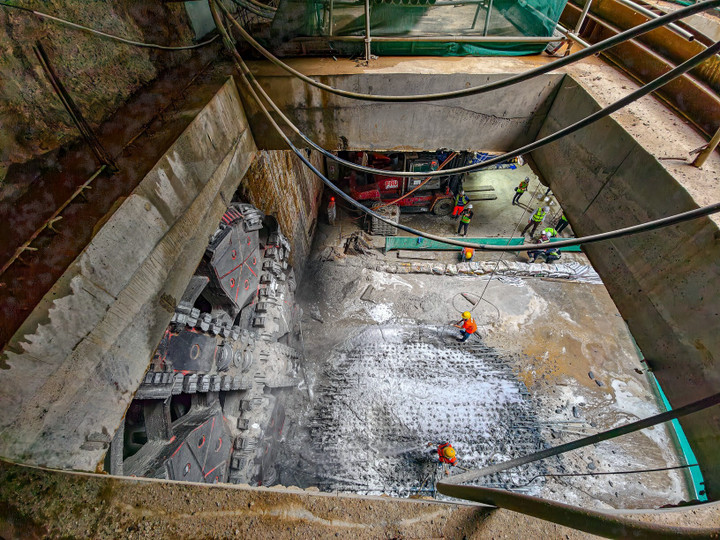 Robot đào hầm ' Thần tốc ' hoàn thành khoan tuyến metro Nhổn - ga Hà Nội - Ảnh 2. Robot đào hầm ' Thần tốc ' hoàn thành khoan tuyến metro Nhổn - ga Hà Nội - Ảnh 2.