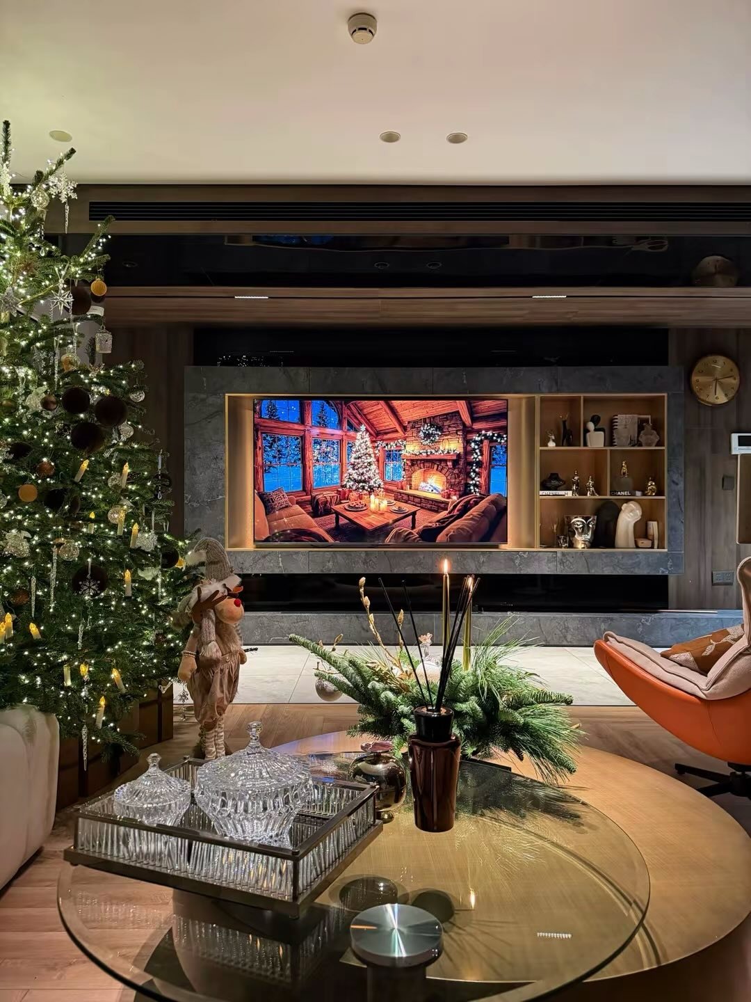 Căn hộ đẹp Hà Nội của cô gái 9x gây sốt mạng xã hội với trang trí Giáng sinh ấn tượng - Ảnh 2. Căn hộ đẹp Hà Nội của cô gái 9x gây sốt mạng xã hội với trang trí Giáng sinh ấn tượng - Ảnh 2.